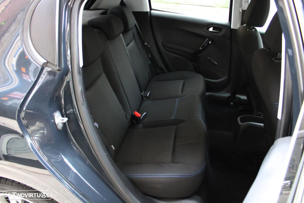 Peugeot 208 1.2 PureTech Style - 28
