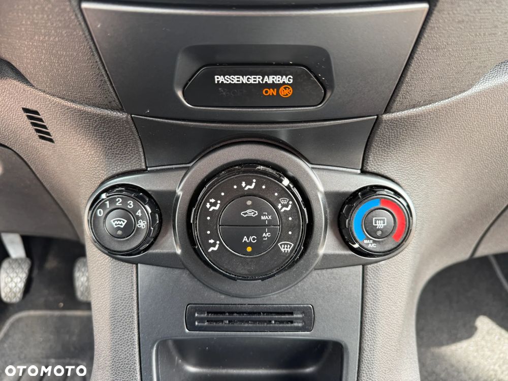 Ford Fiesta 1.25 Celebration - 19