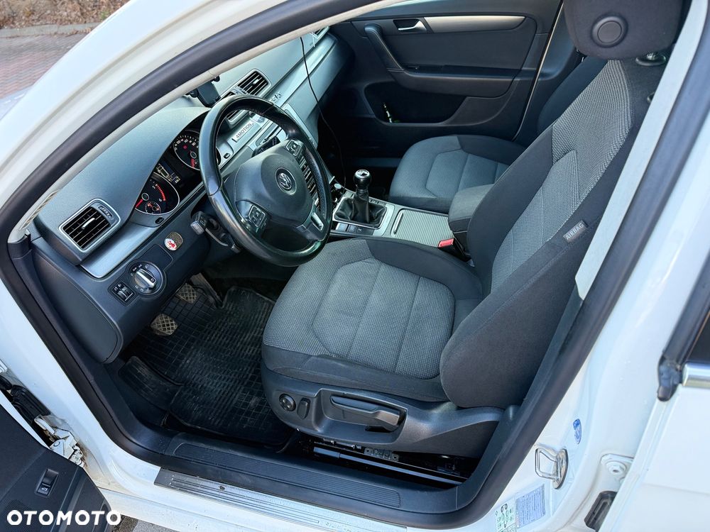 Volkswagen Passat ver-2-0-tdi-4mot-trendline - 11