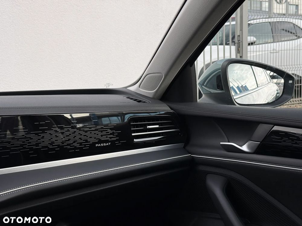 Volkswagen Passat Variant 2.0 TDI SCR DSG Elegance - 18