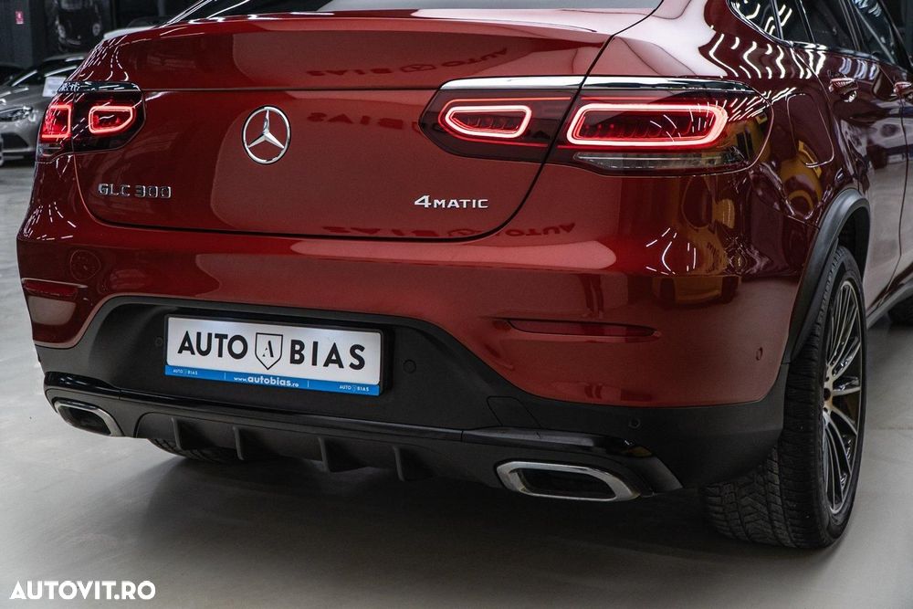 Mercedes-Benz GLC Coupe 300 4Matic 9G-TRONIC AMG Line Plus - 13