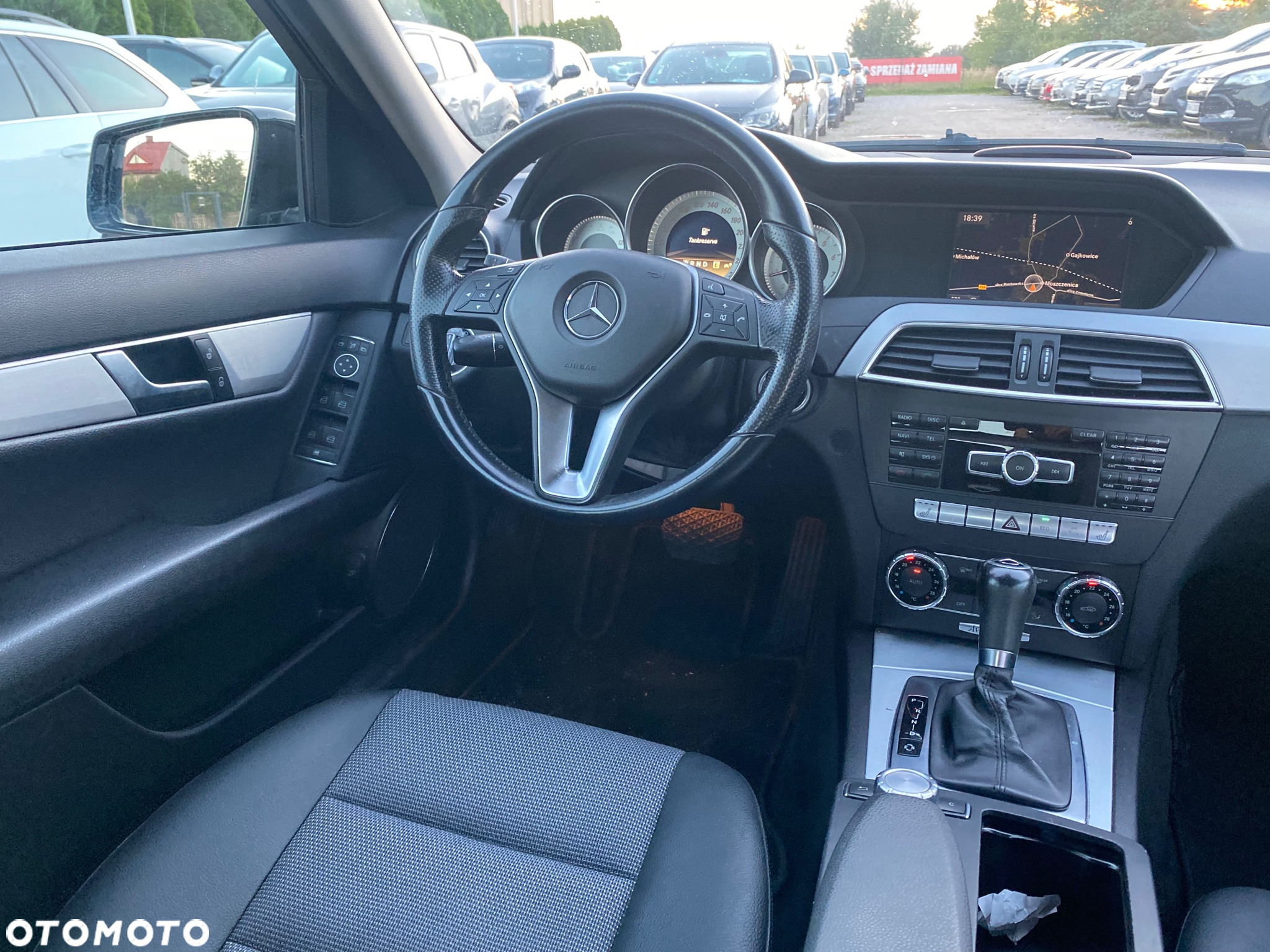 Mercedes-Benz Klasa C 180 CGI Automatik BlueEFFICIENCY Avantgarde - 28