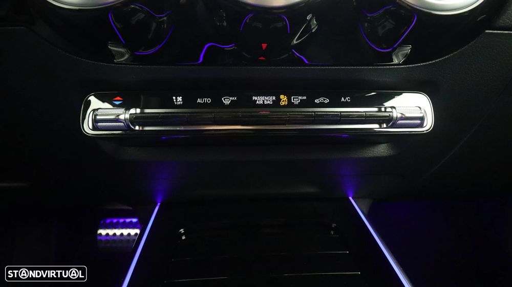 Mercedes-Benz GLA 180 d AMG Line - 24