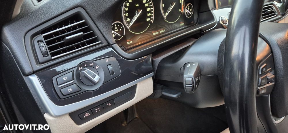 BMW Seria 5 525d Aut. Luxury Line - 26
