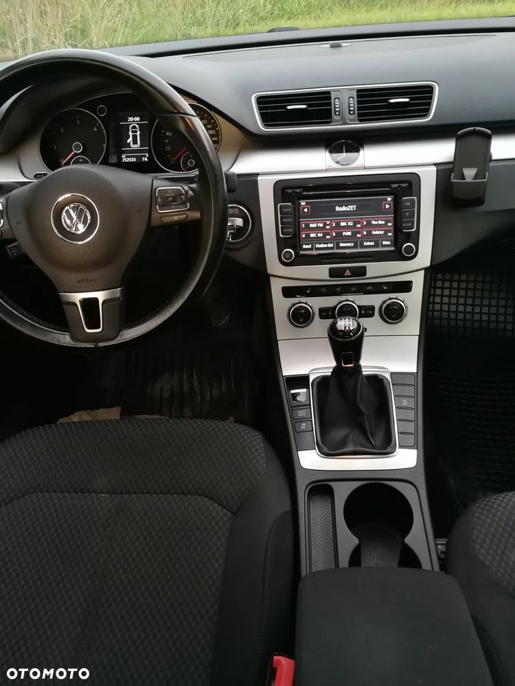 Volkswagen Passat 1.6 TDI Comfortline - 4