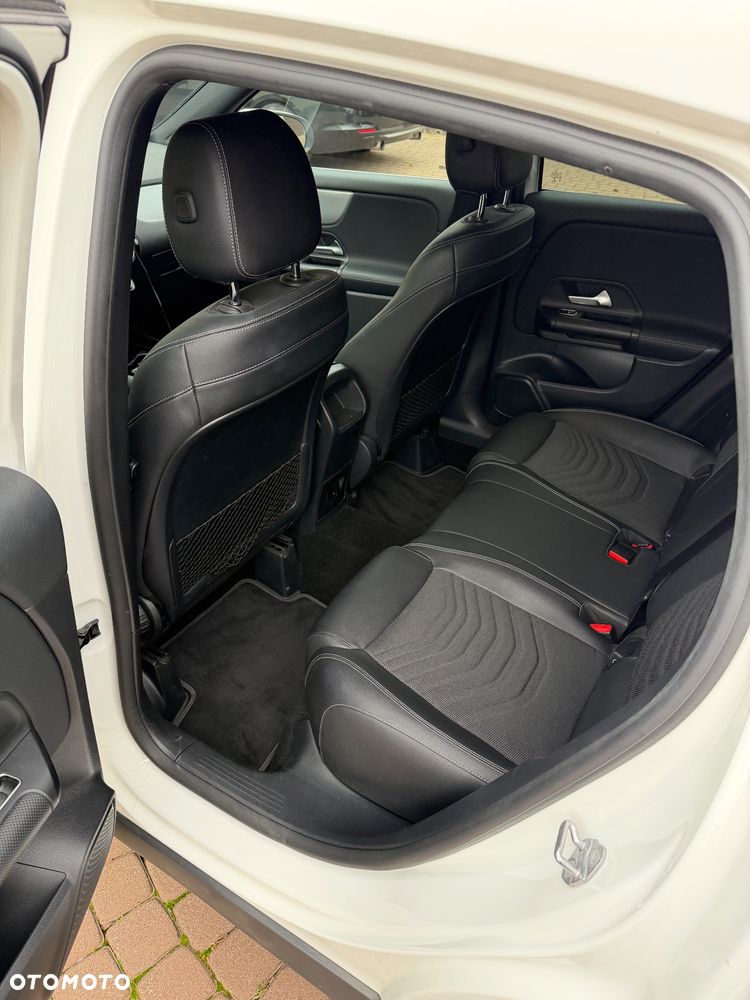 Mercedes-Benz GLA - 17