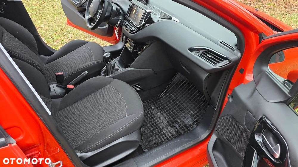 Peugeot 208 1.2 PureTech Style - 16