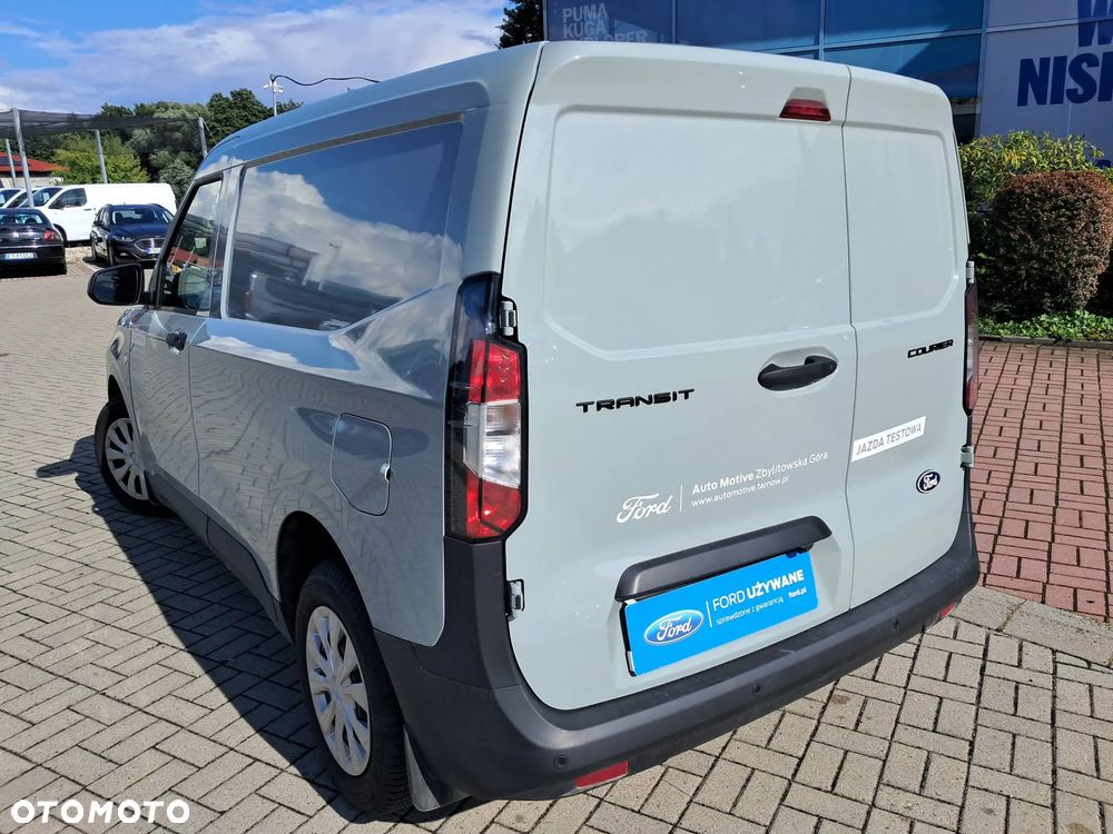 Ford Transit Courier - 9