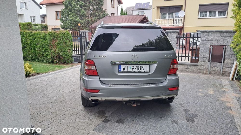 Mercedes-Benz ML 350 4-Matic - 23
