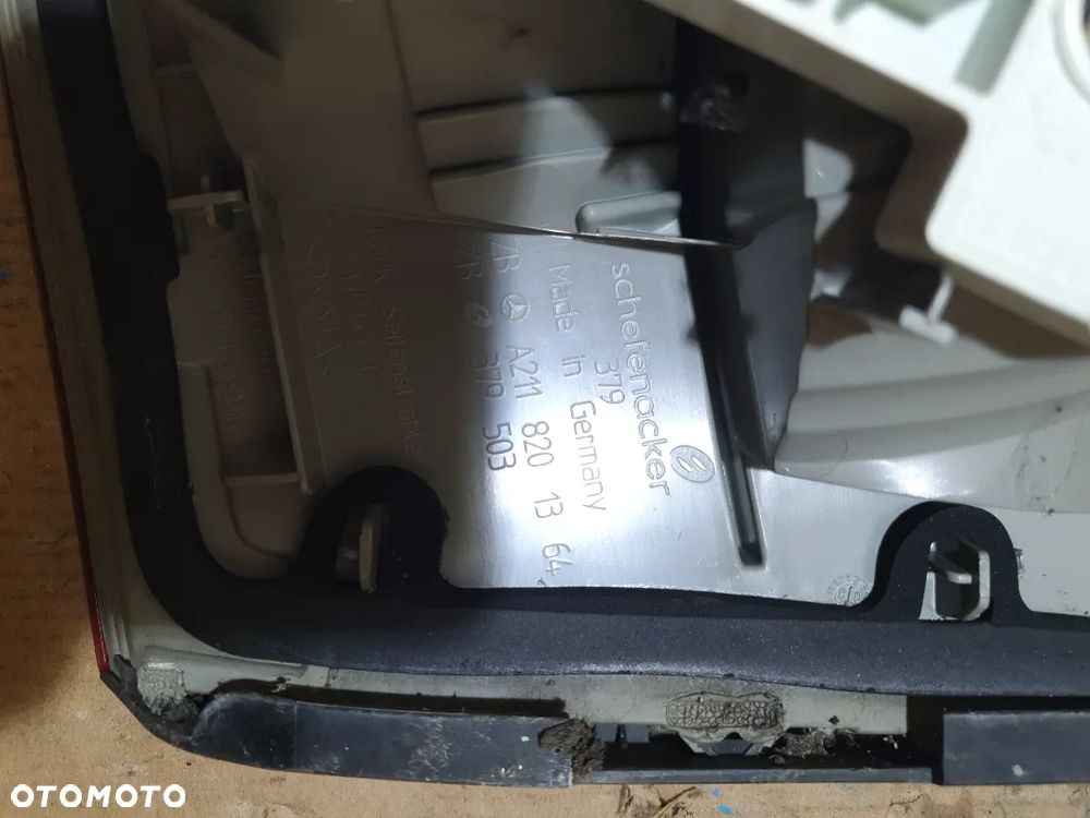 LAMPA PRAWY TYŁ W KLAPĘ MERCEDES W211 KOMBI - 3