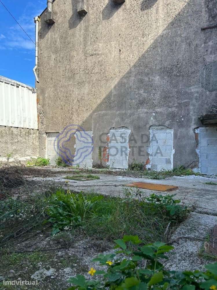 Armazém e habitação com 455 m2 de área útil, com logradouro, para recu - Grande imagem: 4/15