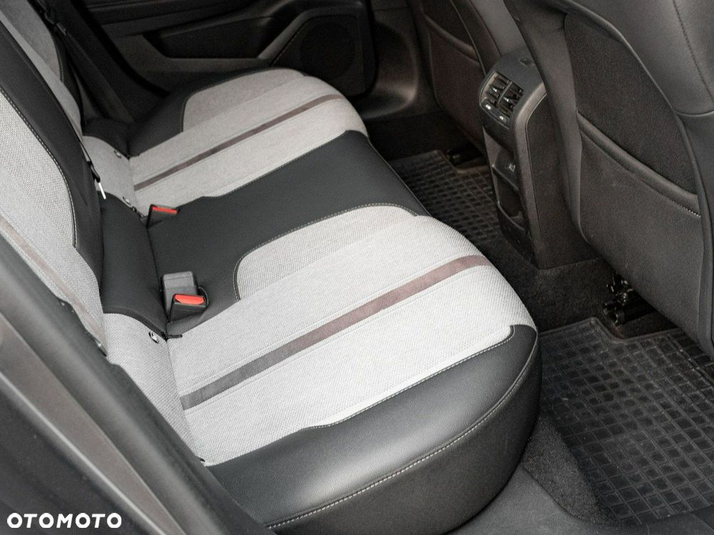 Opel Astra 1.2 T Elegance S&S - 31