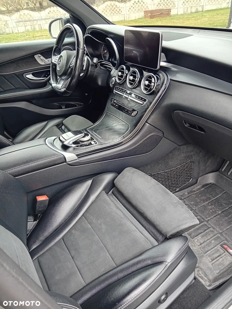 Mercedes-Benz GLC 250 4Matic 9G-TRONIC AMG Line - 28