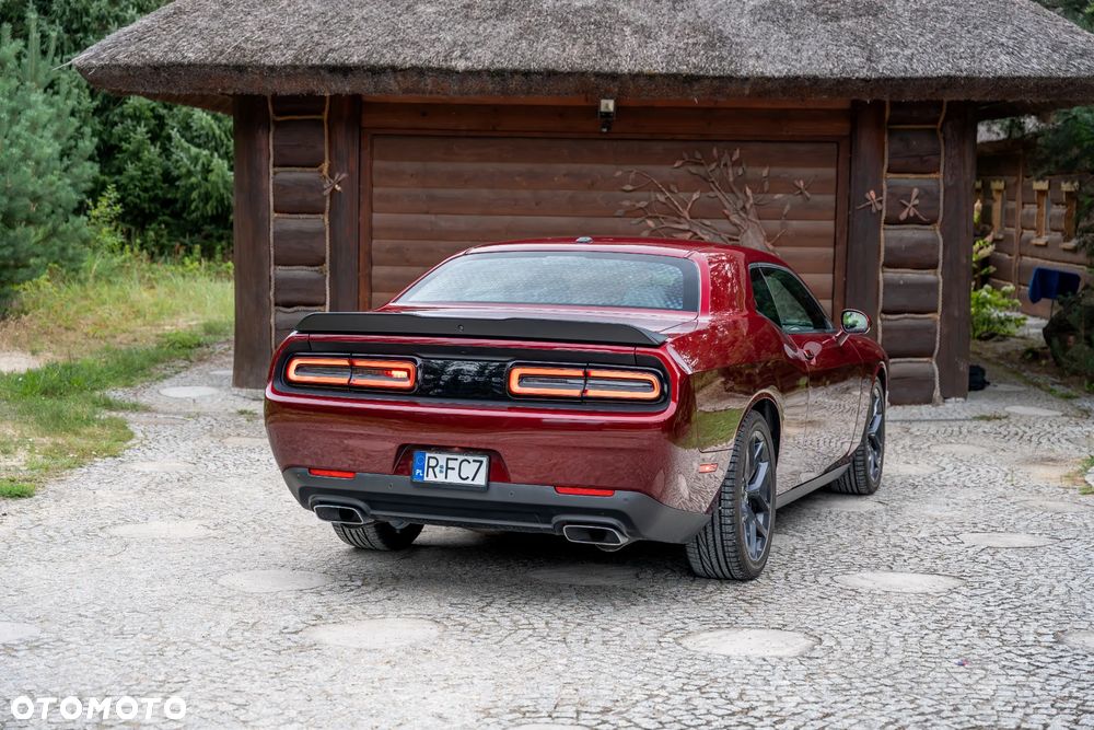Dodge Challenger - 5