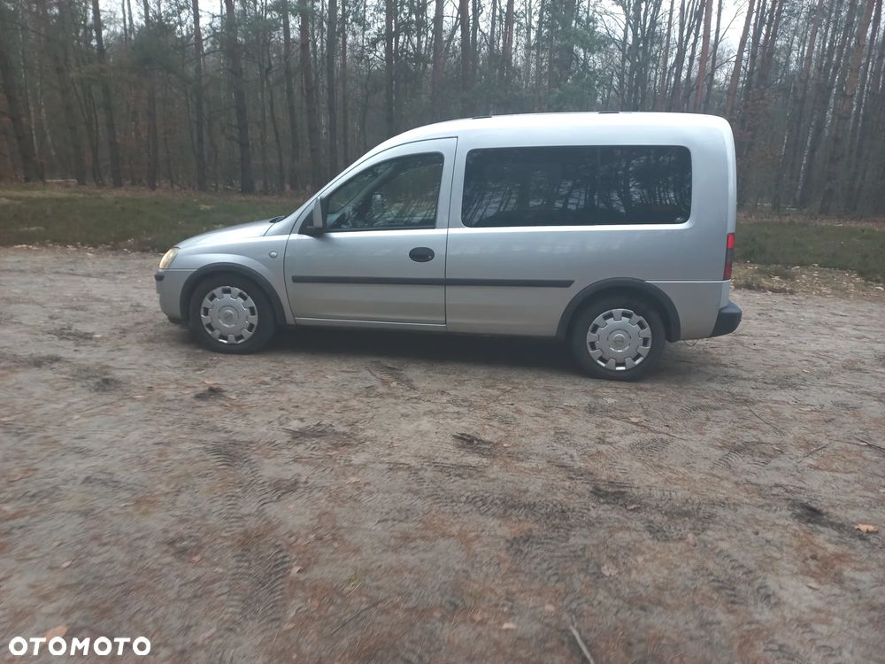 Opel Combo Tour Cosmo - 4