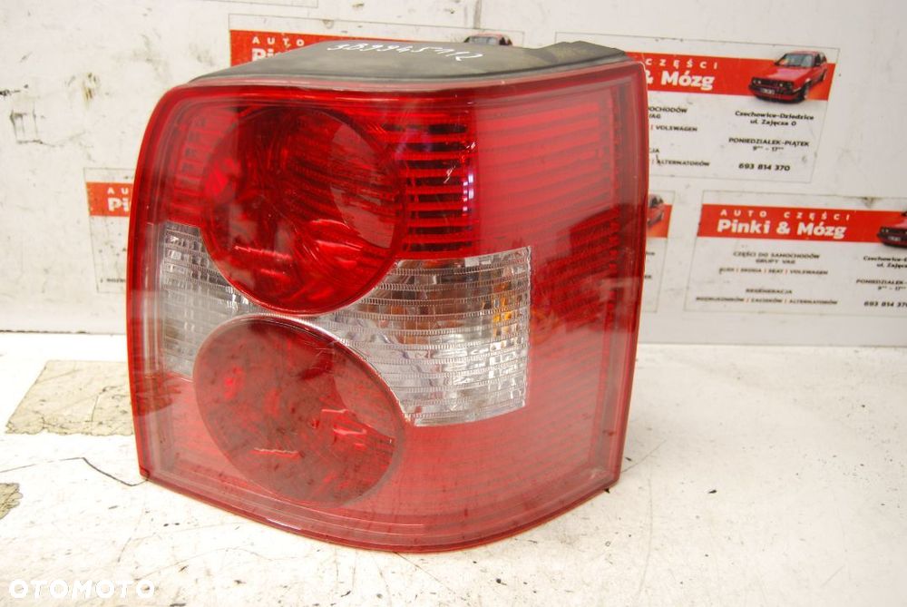 LAMPA PRAWY TYŁ TYLNA VW PASSAT B5 W8 KOMBI 3B7945095G - 2