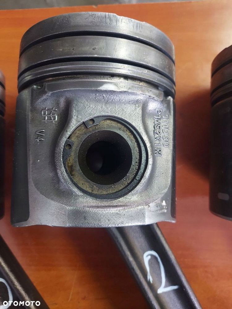 TŁOK  KORBOWÓD SILNIKA 84 CTA-4V MASSEY FERGUSON 8680 2011R - 4