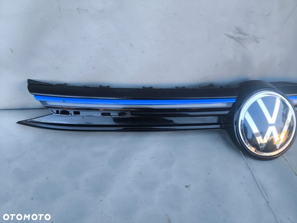 VOLKSWAGEN VW GOLF VIII LIFT ATRAPA GRILL LED 5H0853651BD - 2