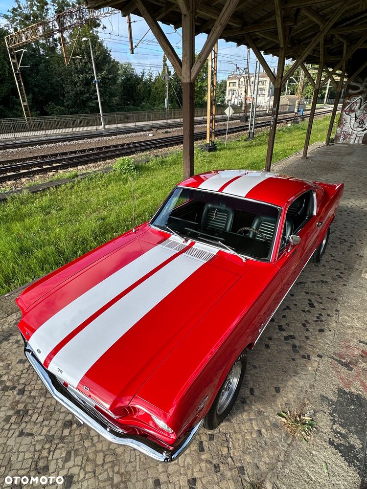 Ford Mustang - 1