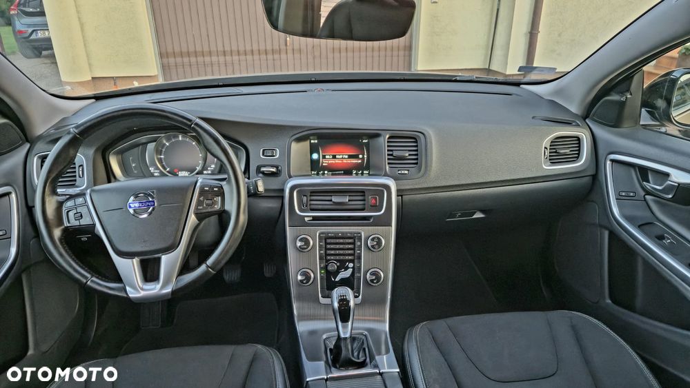 Volvo V60 Cross Country - 14