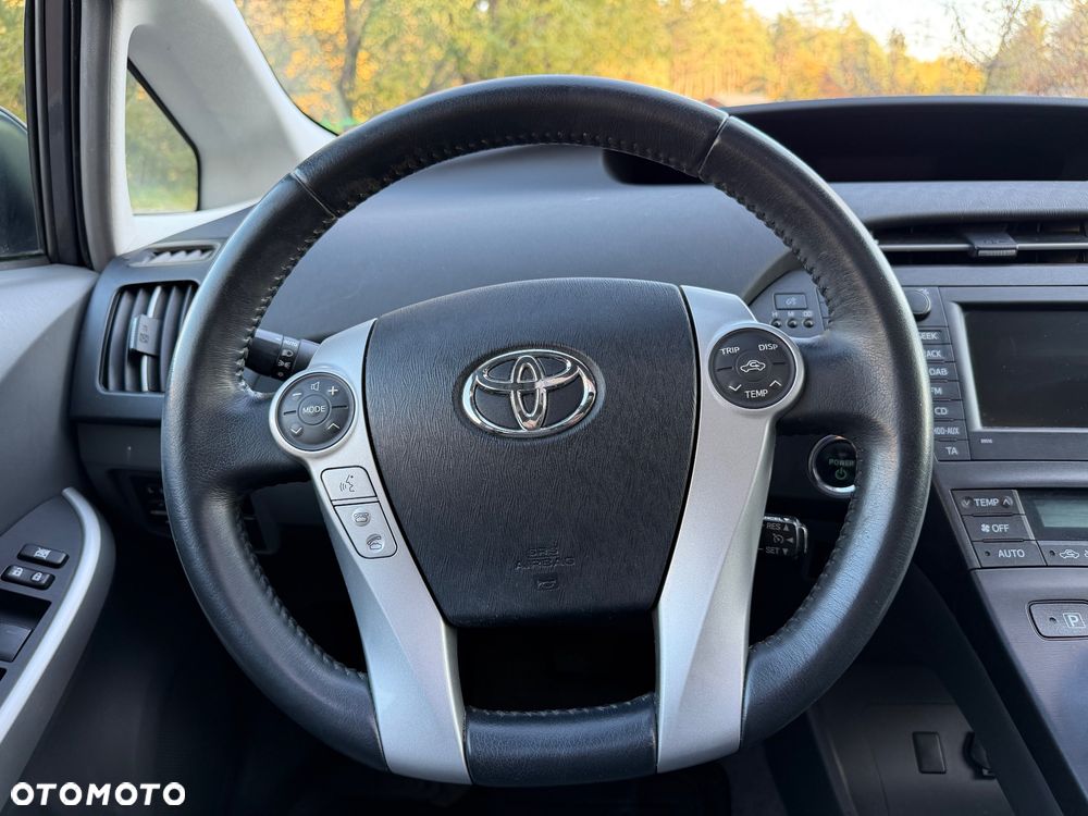Toyota Prius (Hybrid) Executive - 11