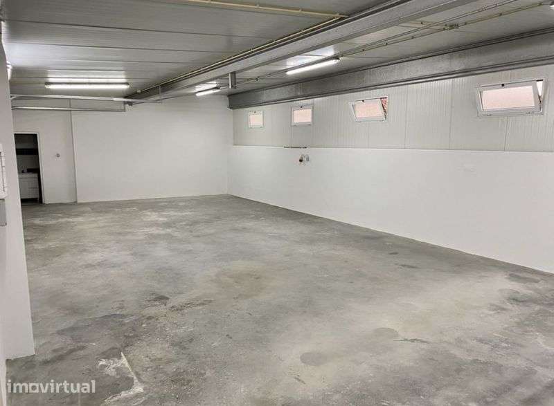 Alugo armazém com 100m2 amplo com WC - Grande imagem: 4/5