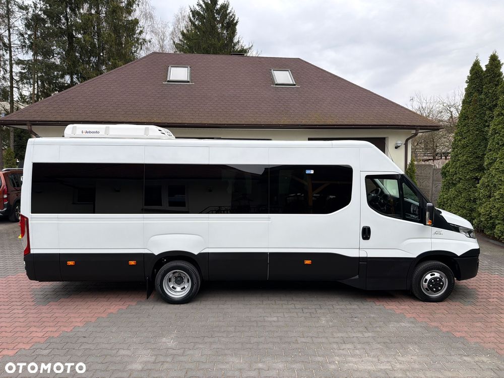 Iveco DAILY AUTOBUS 24 MIEJSCA / PRZEWÓZ OSÓB NIEPEŁNOSPRAWNYCH / KLIMA POSTOJOWA / WEBASTO / TELEWIZOR / LEDY W ŚRODKU KOLOROWE / Salon Polska/ Nowe Opony/Jak Nowe/Mały Przebieg/ - 5