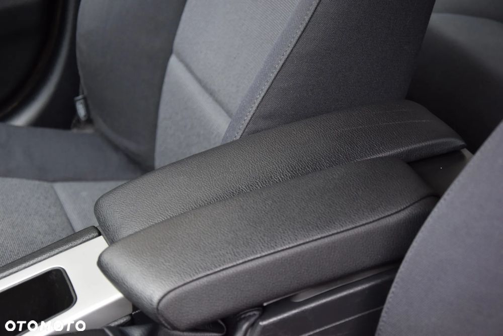 BMW Seria 3 318i - 30