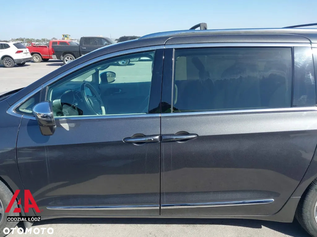 Chrysler Pacifica - 12
