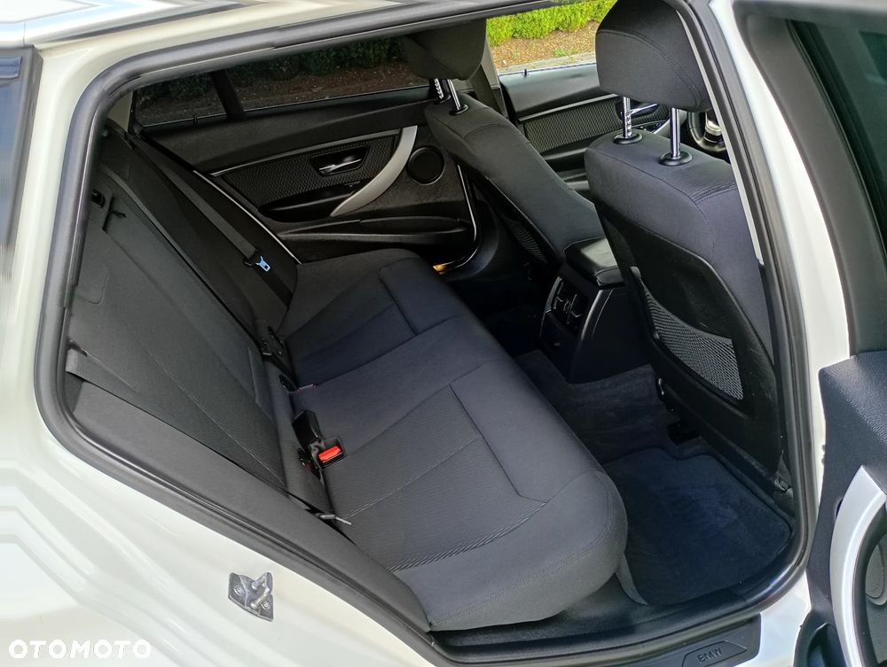 BMW Seria 3 318d DPF - 27