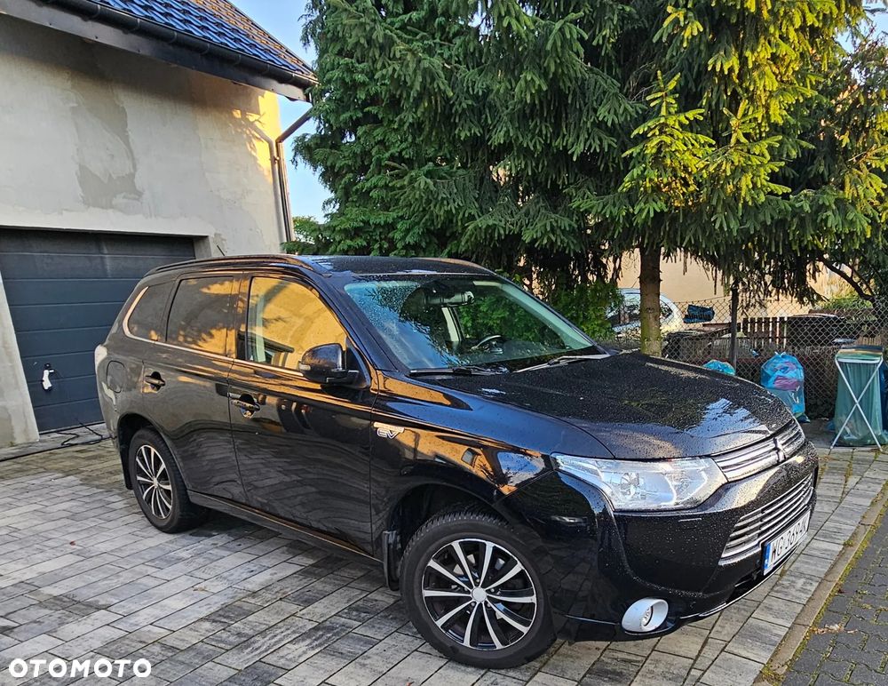 Mitsubishi Outlander PHEV Instyle NAVI + - 2