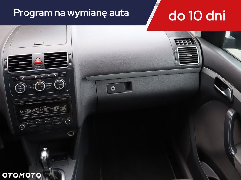 Volkswagen Touran - 10