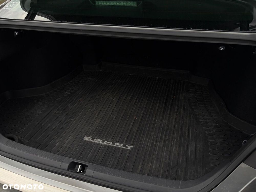 Toyota Camry 2.5 Hybrid Comfort CVT - 23