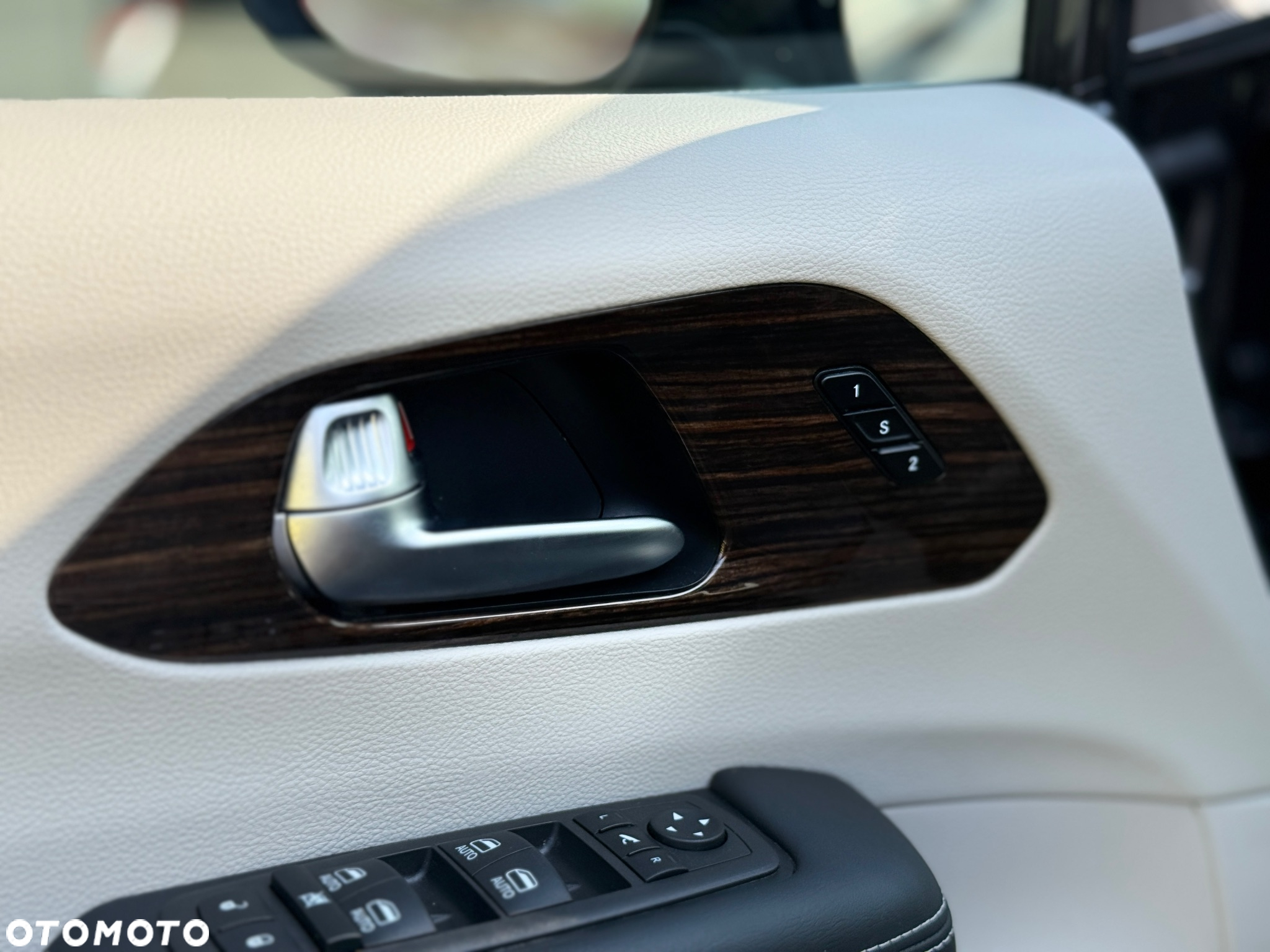 Chrysler Pacifica - 14