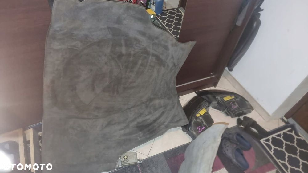 WYKŁADZINA DYWAN BAGAŻNIKA BMW E32 - 1