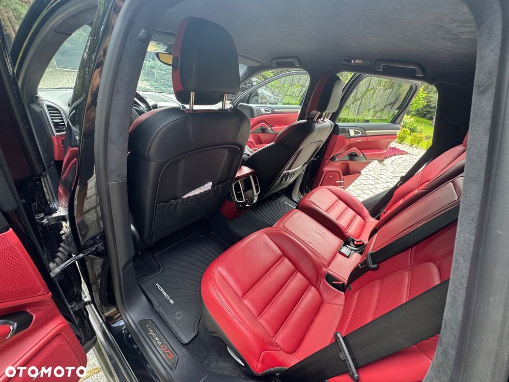Porsche Cayenne GTS - 13