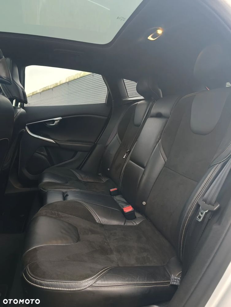 Volvo V40 T3 R Design - 20