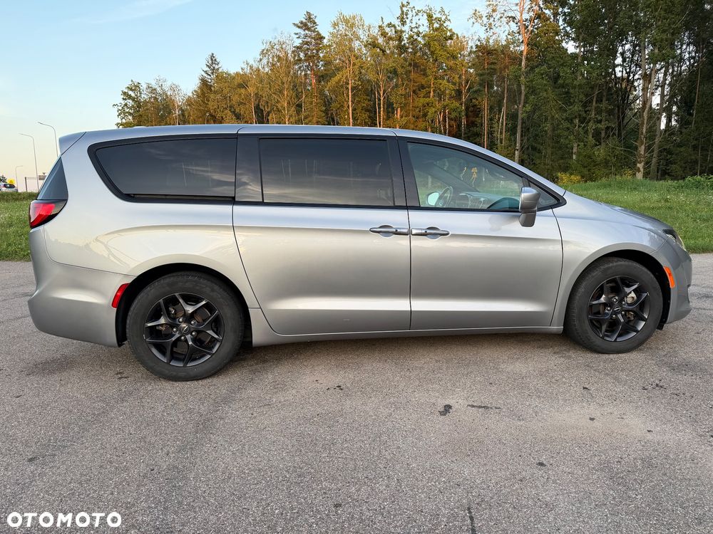 Chrysler Pacifica - 6