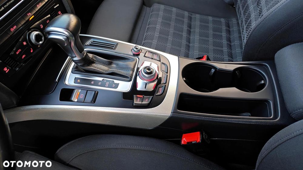 Audi A4 Avant 2.0 TDI DPF clean diesel quattro S tronic Ambiente - 33