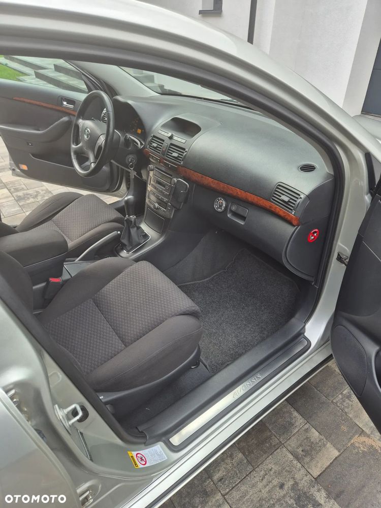 Toyota Avensis 1.8 VVT-i Terra Plus - 11