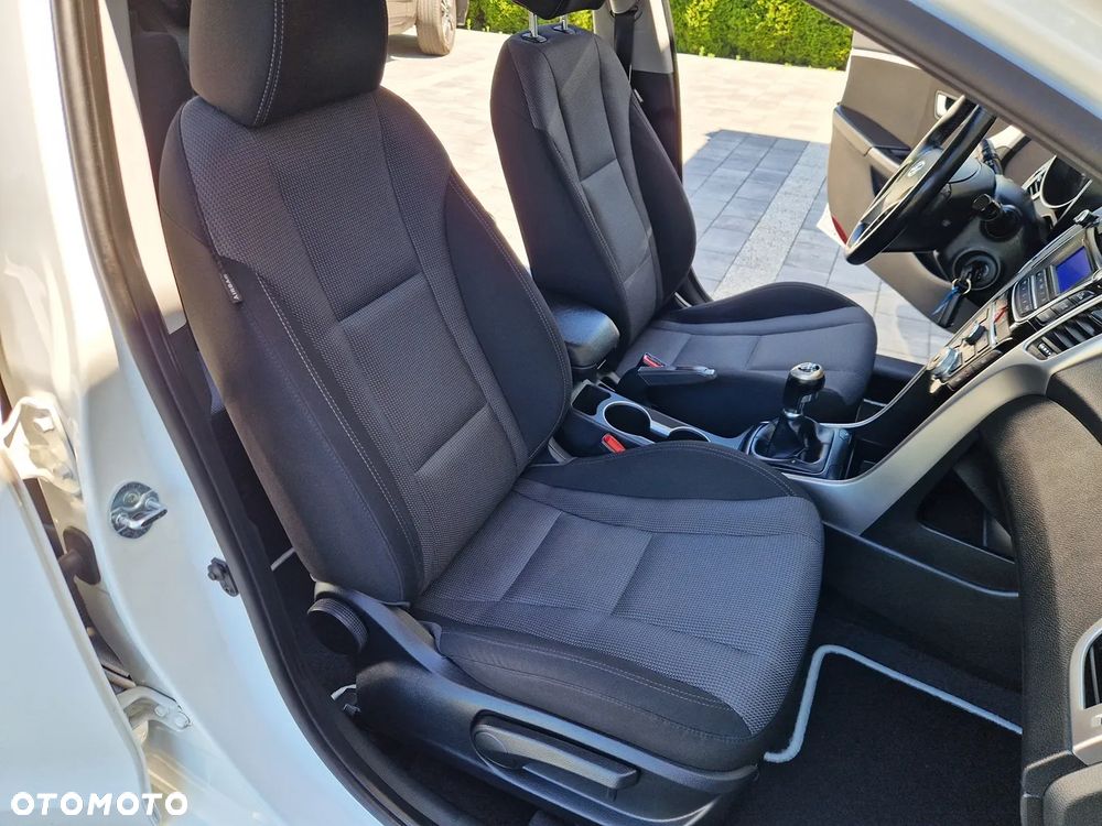 Hyundai i30 blue 1.4 YES Silver - 24