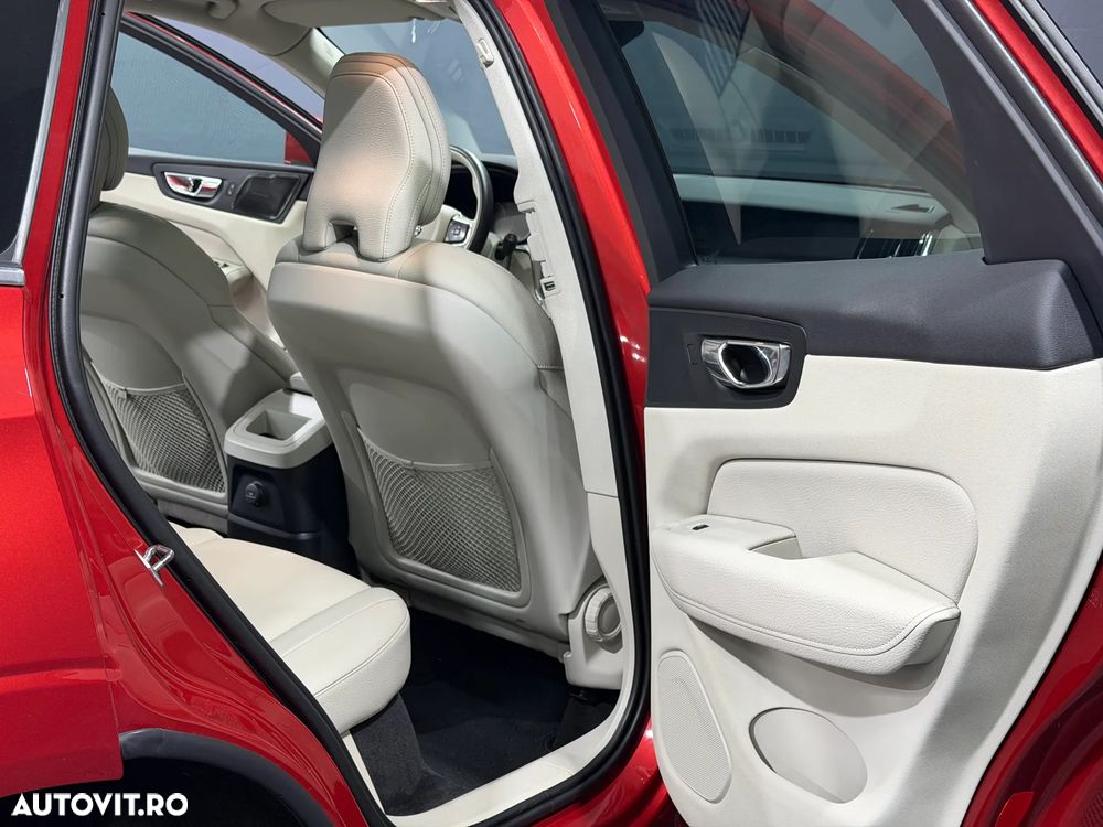 Volvo XC 60 T8 Twin Engine AWD Momentum - 22
