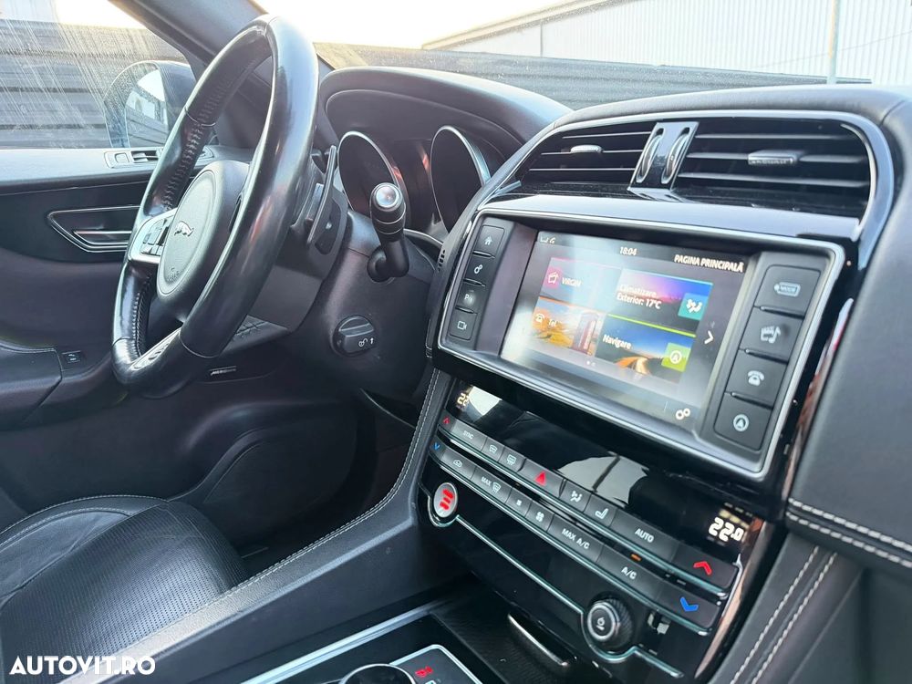 Jaguar F-Pace D300 AWD R-Dynamic HSE 90th Anniversary Edition - 16