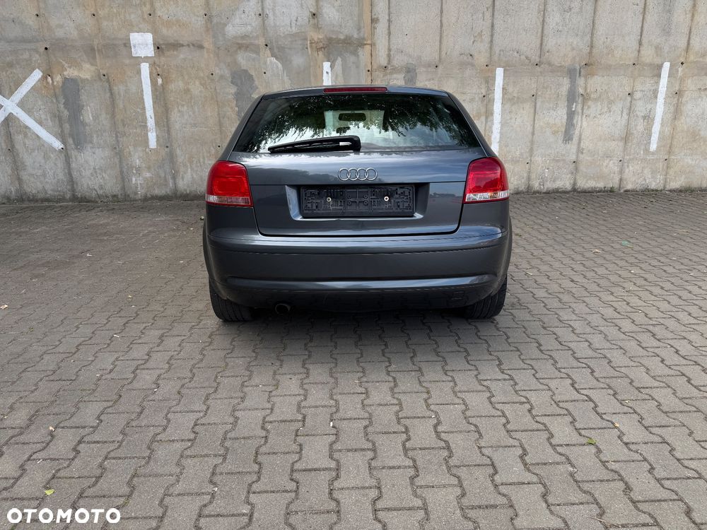 Audi A3 1.6 Ambiente - 18