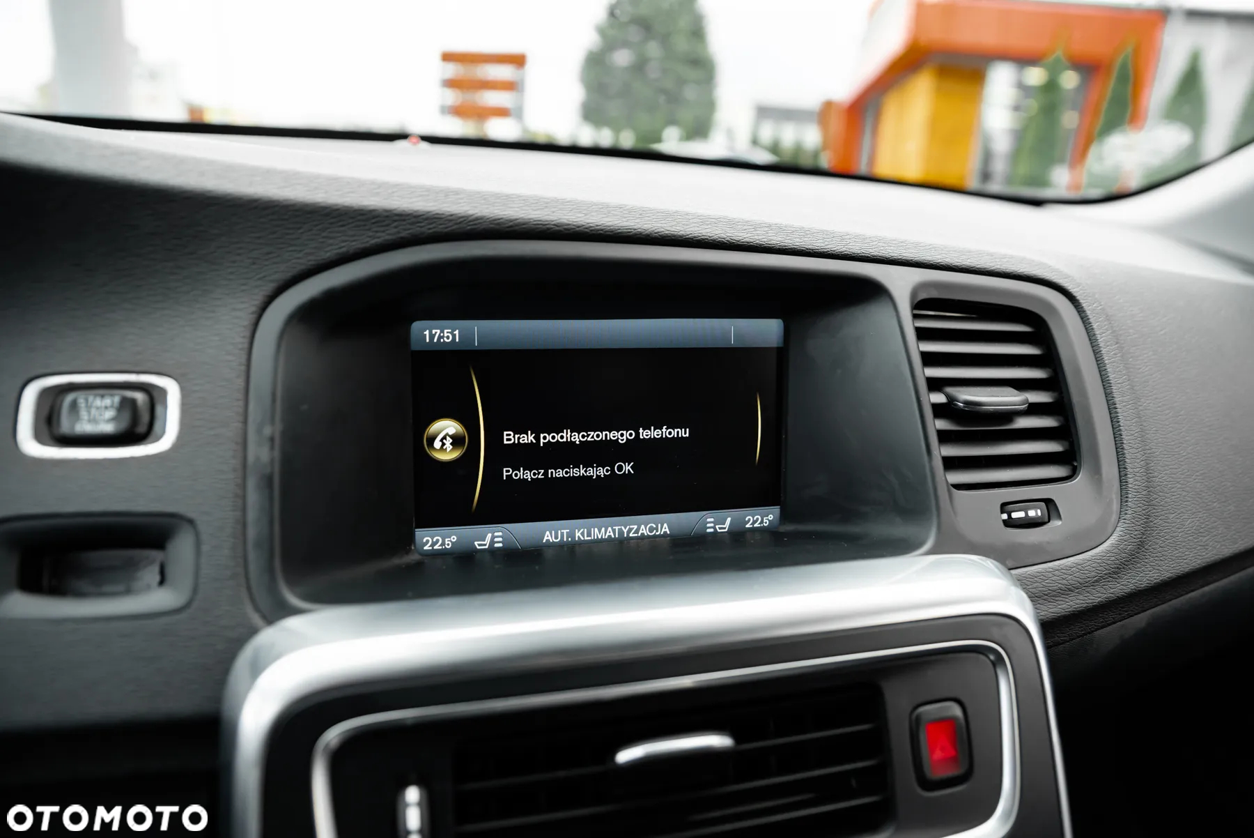 Volvo V60 D5 AWD R-Design - 32