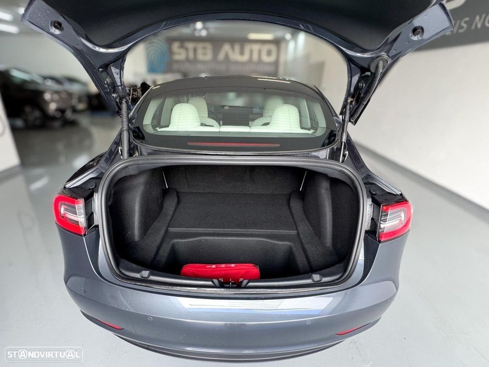 Tesla Model 3 - 4