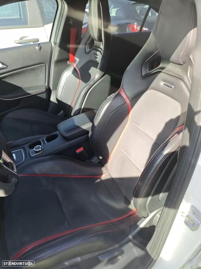 Mercedes-Benz A 45 AMG 4-Matic - 10