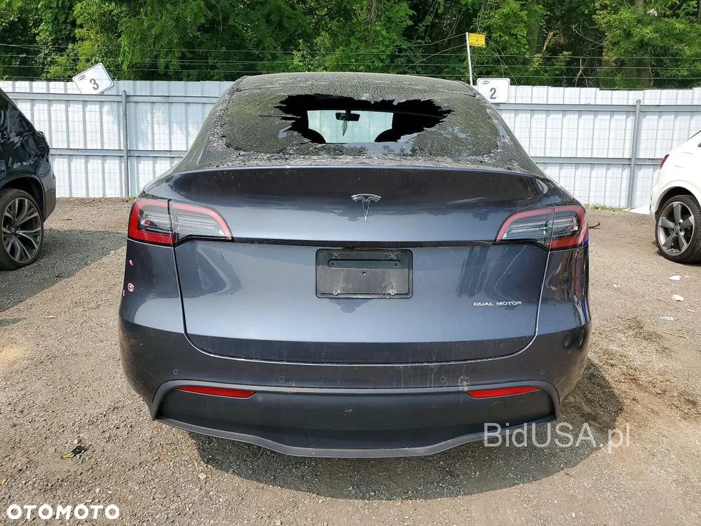 Tesla Model Y - 6