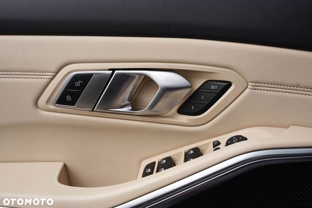 BMW Seria 3 330d xDrive mHEV M Sport - 19