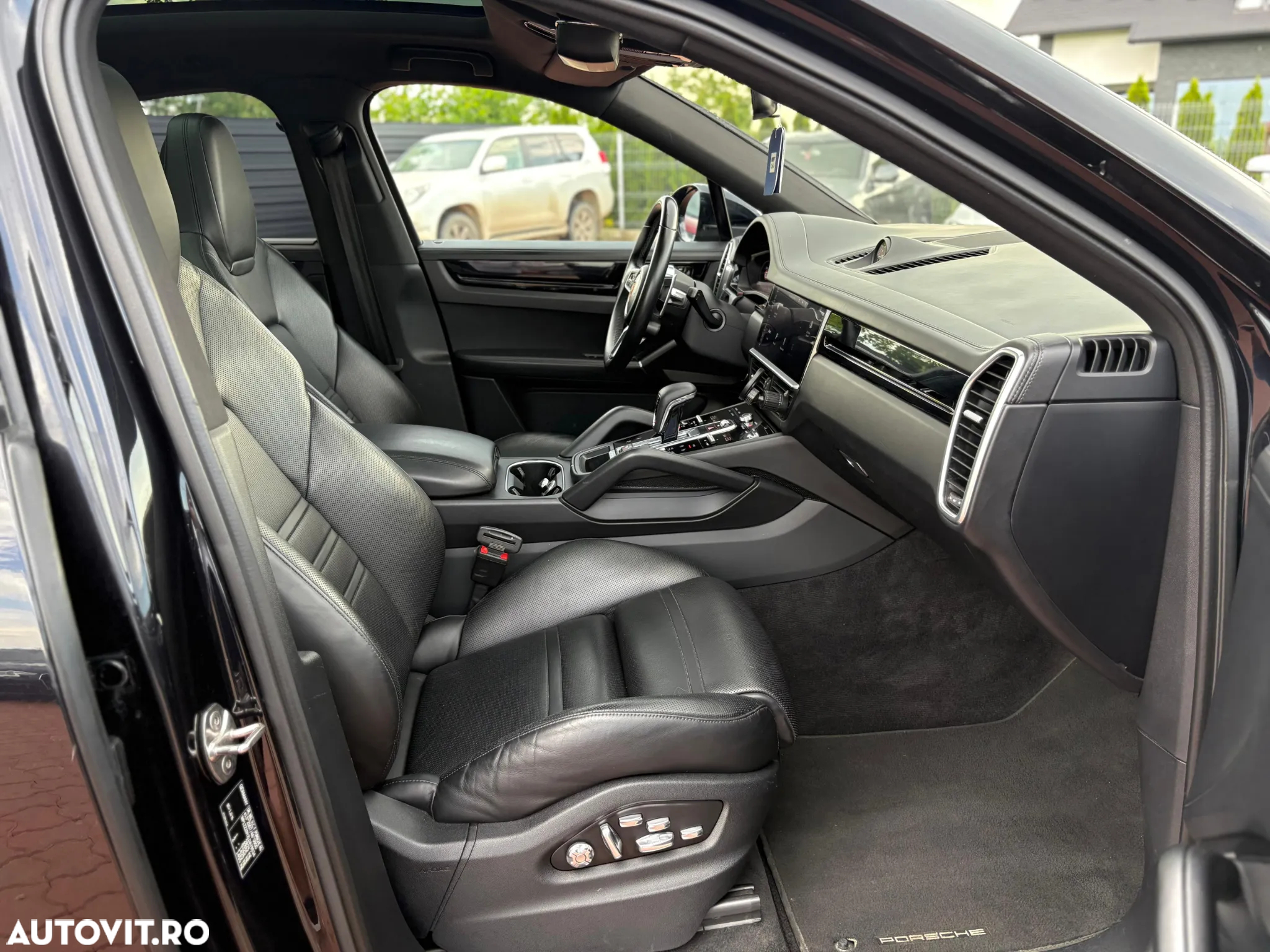 Porsche Cayenne S - 26